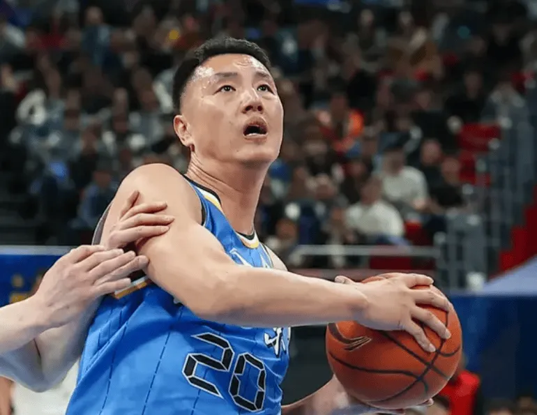 开云体育下载-梦回巅峰！翟晓川出战26分钟，得到15分11篮板2助1抢断1盖帽